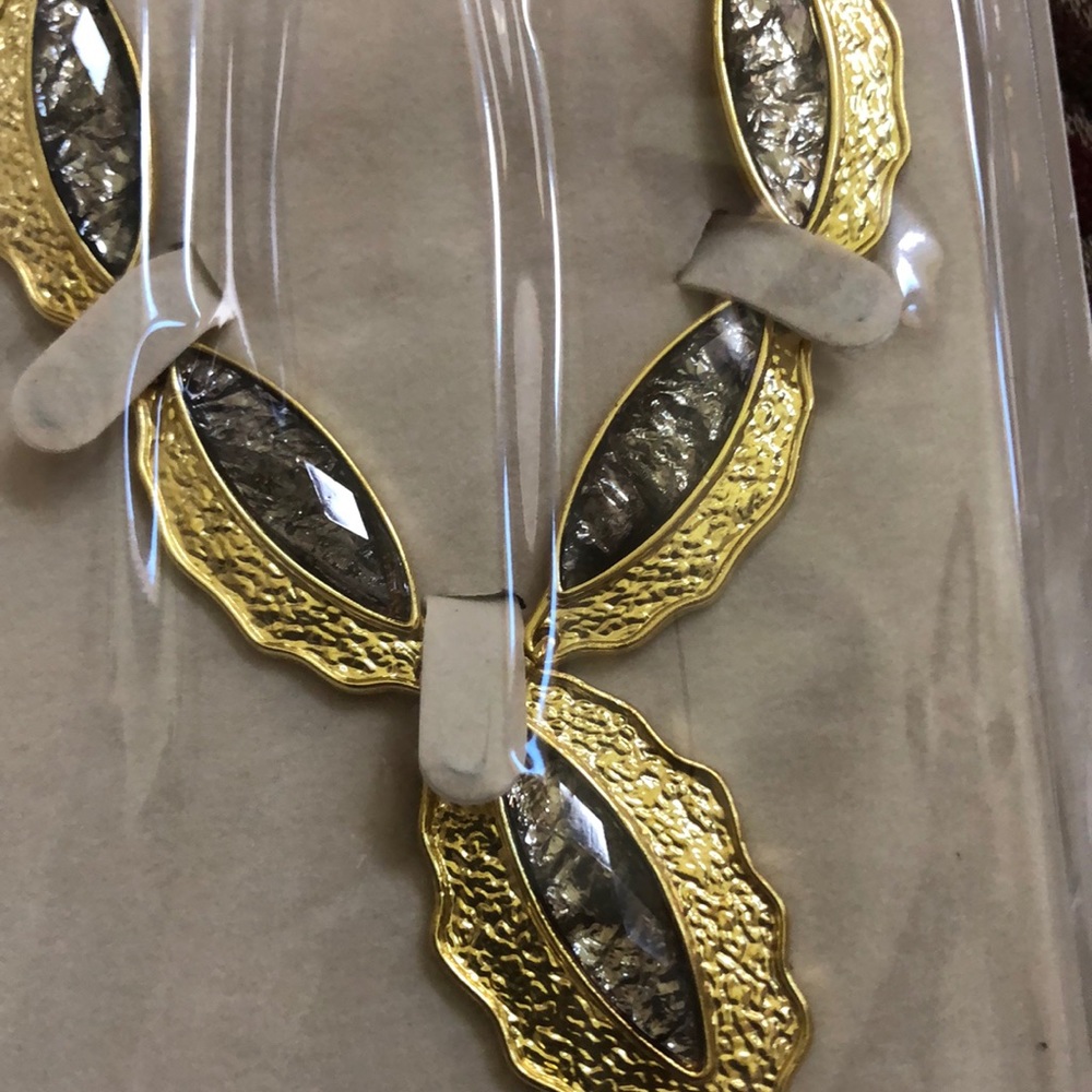 Necklace - Picture 2 of 3